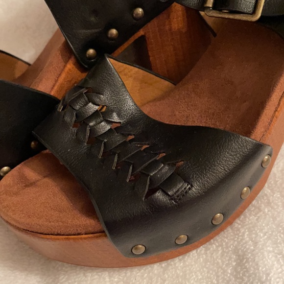 FOOT BEDS SZ 9 WOODEN HEELED SANDAL NWOT - Picture 3 of 12